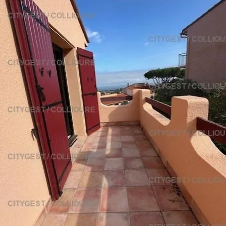 6amb38 Superbe Avec Terrasses Dans Avec Piscine Commune Vila